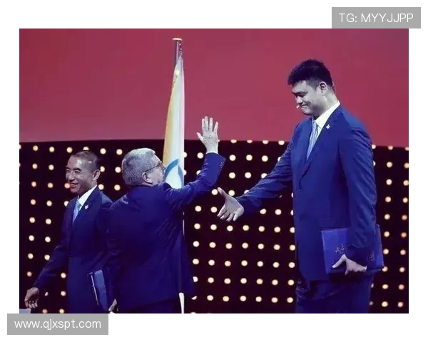 姚明的传奇人生从篮球巨人到中美体育文化交流桥梁