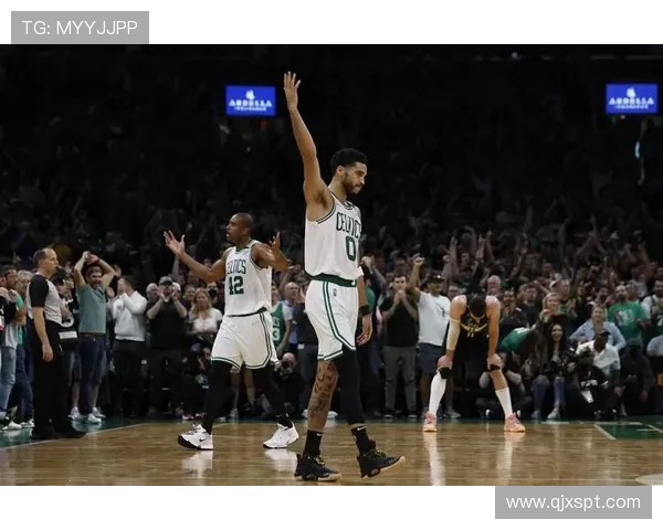 密尔沃基雄鹿强势出击挑战对手全力争胜，焦点对决点燃赛季激情