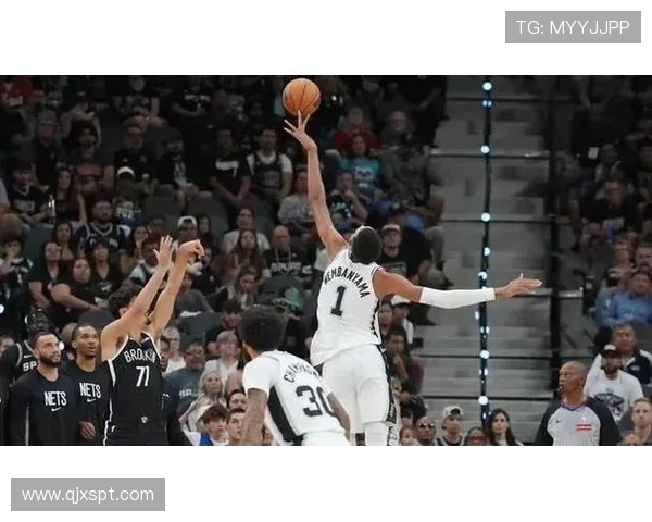 圣安东尼奥马刺队迎战强敌，季后赛前景悬念十足，谁能逆袭突围？