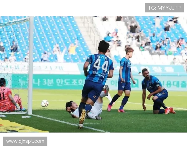 城南足球俱乐部与富川FC的激烈对决引发球迷热情高涨